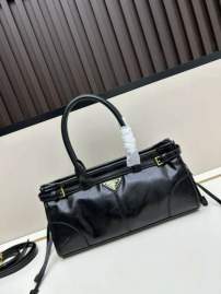 Picture of Prada Handbags _SKUfw209613513fw